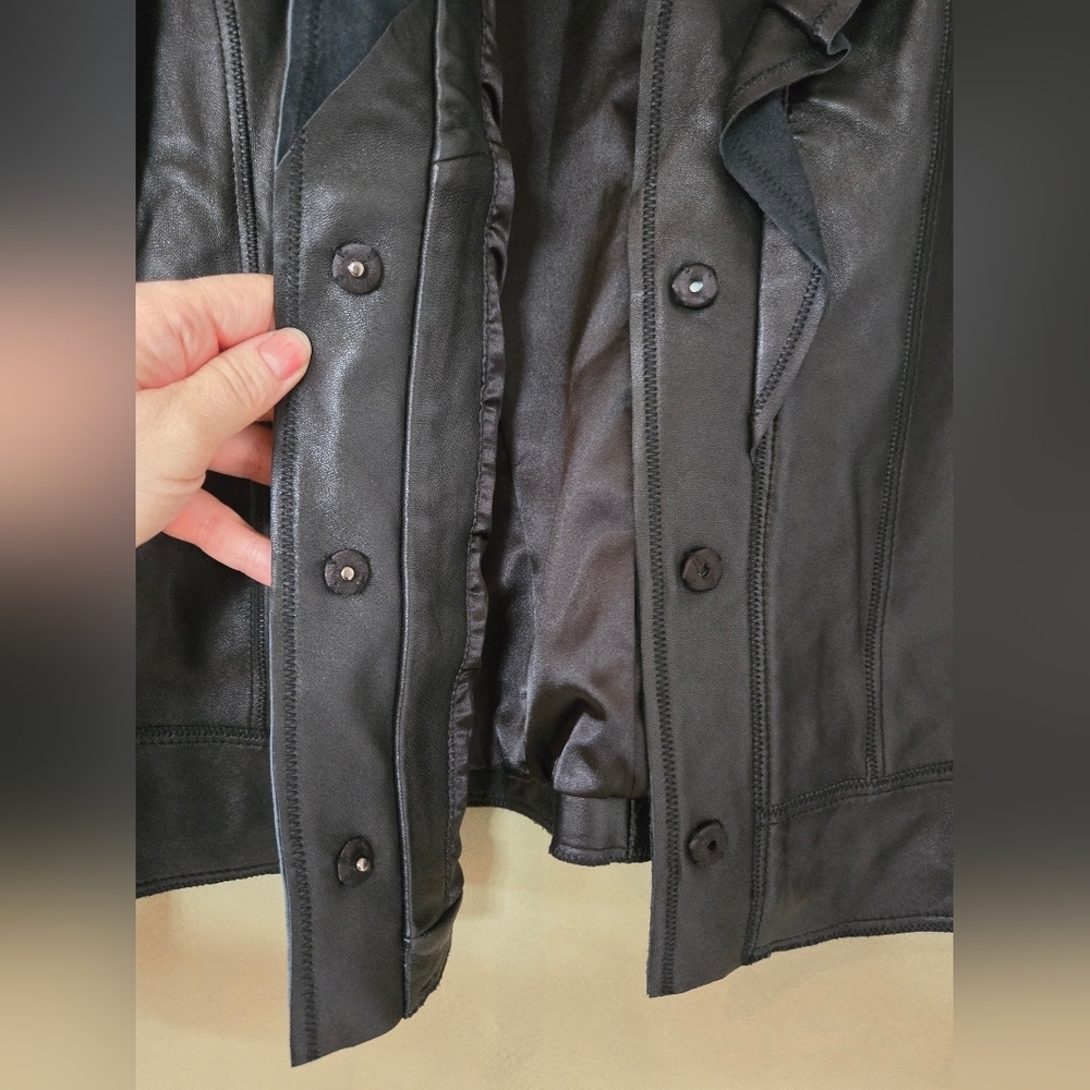 Tahari | Elegant Black Ruffled Women's Leather Jacket, Ptp 19 1/2" - Picture 6 of 8